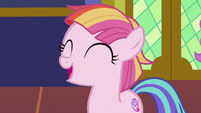 Toola Roola thanking the Mane Six S7E14