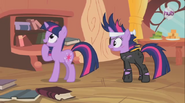 576px-Twilight wondering S2E20