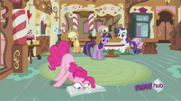 Never seen Pinkie concentrate so much...