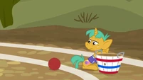 Softball rolling toward Snails S6E18.png (732 KB)