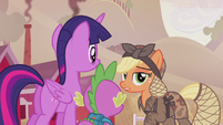 Applejack doesn't know who Twilight is S5E25