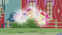 Cutie Mark Crusaders floating and glowing S5E18