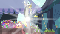 Discord removing his general outfit S9E23