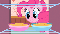 Pinkie Pie getting snacks S2E13