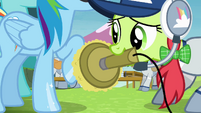 Rainbow's hoof being shined S4E10