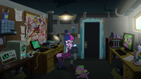 Sci-Twi giggling at Puppy Spike EG3