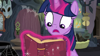 Twilight reading "I put a frog on his head" S7E20