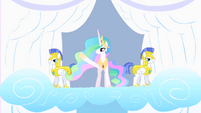 Celestia waves to the crowd S1E16