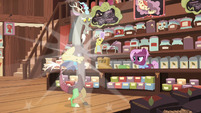Discord poofs back into the tea store S7E12