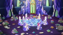 Mane Six and friends in the messy throne room S7E25