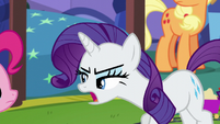 Rarity walking slowly towards Pinkie S5E19