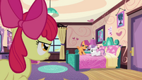 Scootaloo puts hooves on bed S3E4
