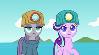 Starlight and Maud blinded by camera flash S7E4