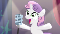 Sweetie Belle about to sing on stage S5E4
