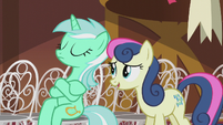 Sweetie Drops greeting Lyra S5E9