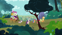 Applejack, Rarity and the CMC walking S3E06