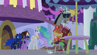 Discord in sunglasses and Hawaiian shirt S9E17