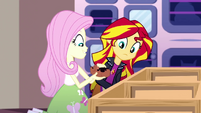 Fluttershy picks up a guinea pig SS7