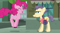 Pinkie Pie thanking the Pouch Pony S6E3