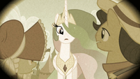 Princess Celestia looking at Granny Smith and her dad S2E12