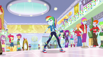 Rainbow Dash in the crowded mall EGHU