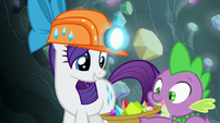 Rarity puts chartreuse in Spike's basket S7E4