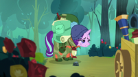 Starlight Glimmer carrying a heavy load S8E13