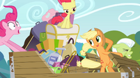 The Apple family in the wind S4E09