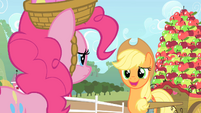 Applejack nervously chuckle S1E25