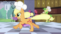 Applejack running S2E25