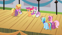 CMC receiving winners' wreaths S4E05