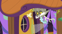 Discord trying to catch butterfly sandwiches S7E12