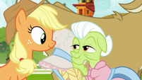 Granny Smith takes off her wig and bonnet S7E19