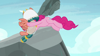 Pinkie saves Somnambula from a falling boulder S7E25