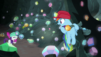 Rainbow Dash calls out to Rarity for help S8E17