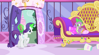 Rarity "with the most fantastic theater he's ever imagined!" S4E23