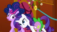 S01E01 Rarity prowadzi Twilight do butiku