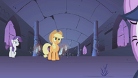 Crystals surround Applejack S1E02