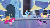 Ponies running towards Spa S3E12