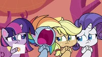 Rainbow Dash screaming in horror PLS1E8a.png (757 KB)