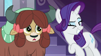 Rarity winking at Yona S9E7