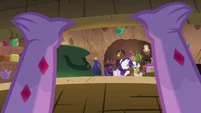 Spike watching Rarity from a basket S8E11