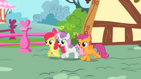 Apple Bloom and her friends are going for a sleep over at Fluttershy's.