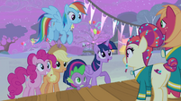 Twilight praising the Ponytones S4E14