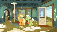 Applejack and Granny Smith in messy kitchen S03E09