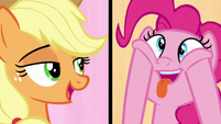 Applejack sings; Pinkie makes a goofy face S7E14