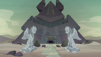 Exterior shot of the sphinx's pyramid S7E25