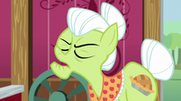 Granny Smith still in complete refusal S6E23