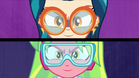 Indigo Zap and Lemon Zest wearing goggles EG3