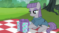 Maud Pie looking at her present S6E3